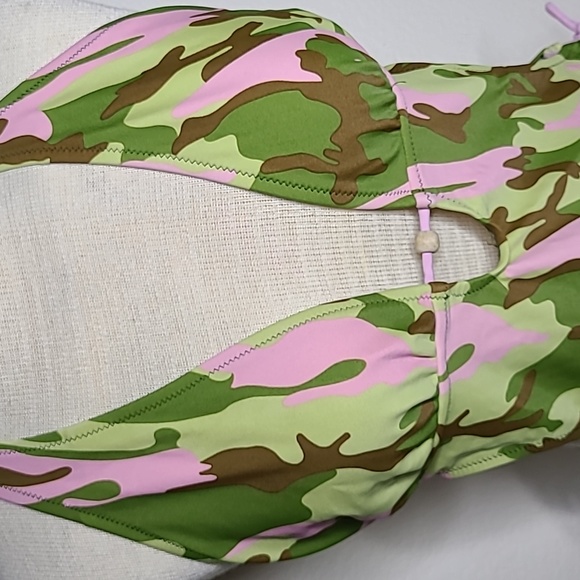Onepiece Swimsuit Size Small Green Pink Camouflage Print Trendy Travel Beach Fun - Picture 3 of 6